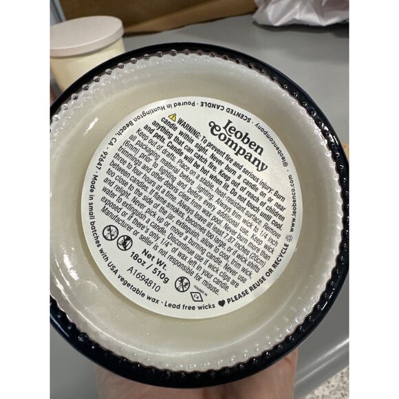 Leoben Co Amber Vanilla Candle Ribbed Glass Jar 18 Oz Vegetable Wax Blend NEW - Picture 4 of 7